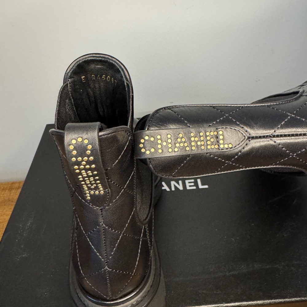 Authentic CHANEL Black Chelsea Ankle Boots with Calfskin Leather - Picture 9 of 10